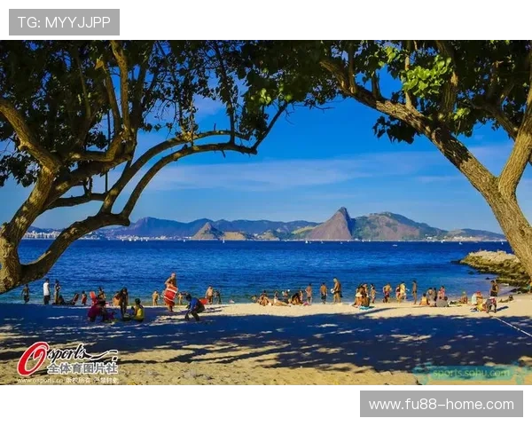 比基尼娱乐：最新比基尼款式让你成为海滩最亮的焦点